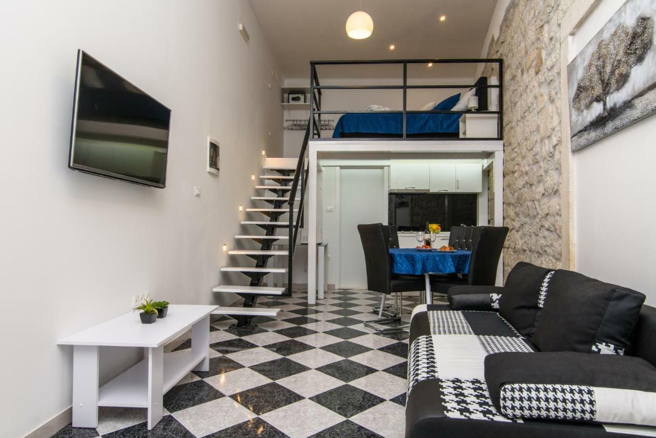 Studio Apartman Rea โตรกีร์ ภายนอก รูปภาพ